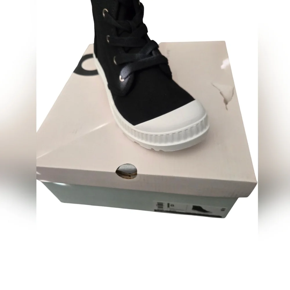 NIB SO Dragonfruit combat style boots